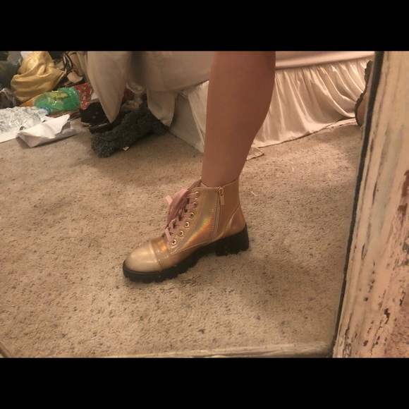 Super cute pink holographic boots - Picture 7 of 7